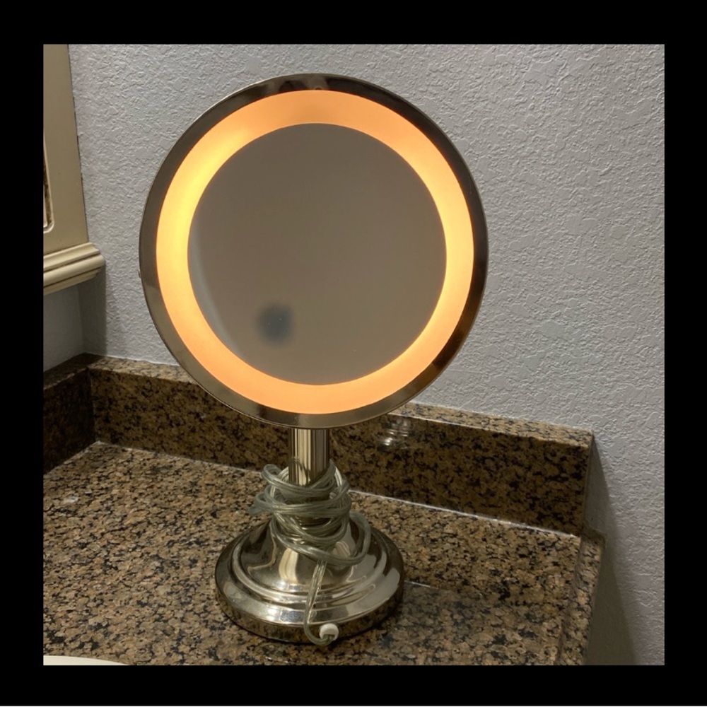 Large Lighted Makeup Magnifying Mirror - used